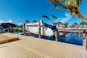 Marina - Canal-front home with private heated pool, dock, river views, patio, grill & W/D (Cape Coral)