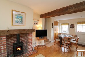 Living area - 18 Robinsons Row (Salcombe)