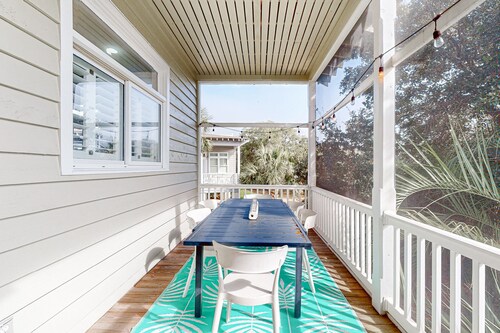 Well-decorated home with pool & tennis, hammock, W/D, & AC