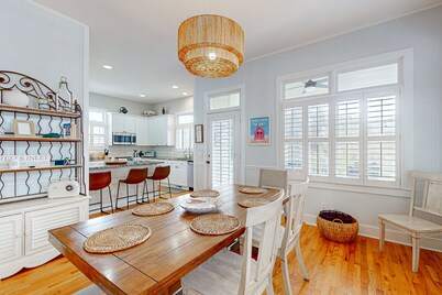 Well-decorated home with pool & tennis, hammock, W/D, & AC