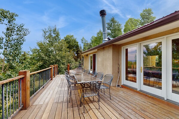 屋外ダイニングエリア