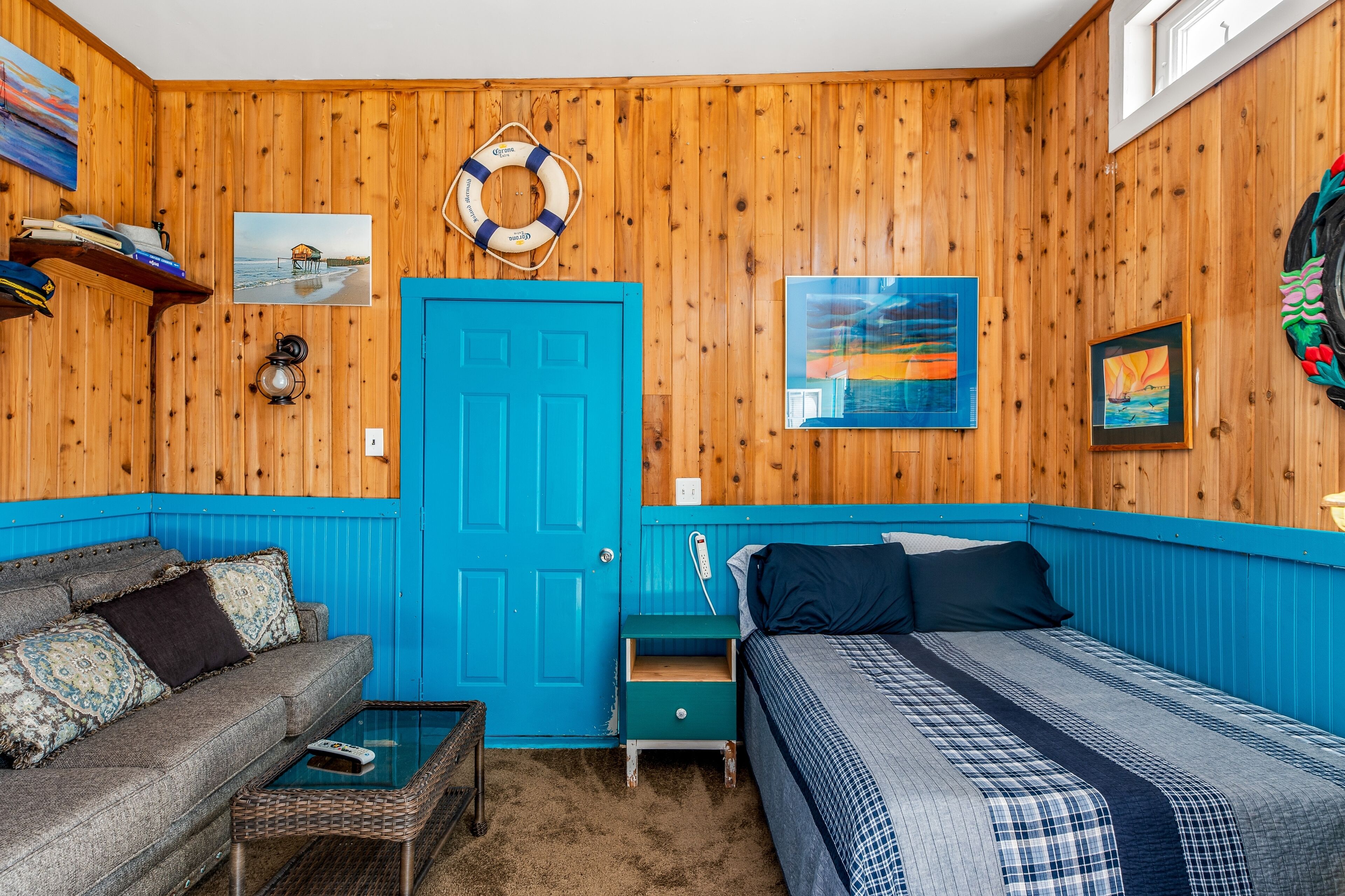 Guest house 2 blocks to ocean & 1 block to bay, rooftop with beautiful bay view
