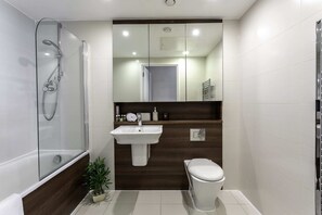 Basic Apartment, 1 King Bed | Bathroom | Bathtub, hair dryer, towels, soap