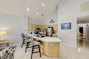 Fridge, microwave, oven, stovetop - Pleasant condo with washer/dryer plus on-site pool, tennis & hot tub (North Myrtle Beach)