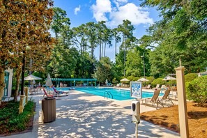 Pool - Pleasant condo with washer/dryer plus on-site pool, tennis & hot tub (North Myrtle Beach)