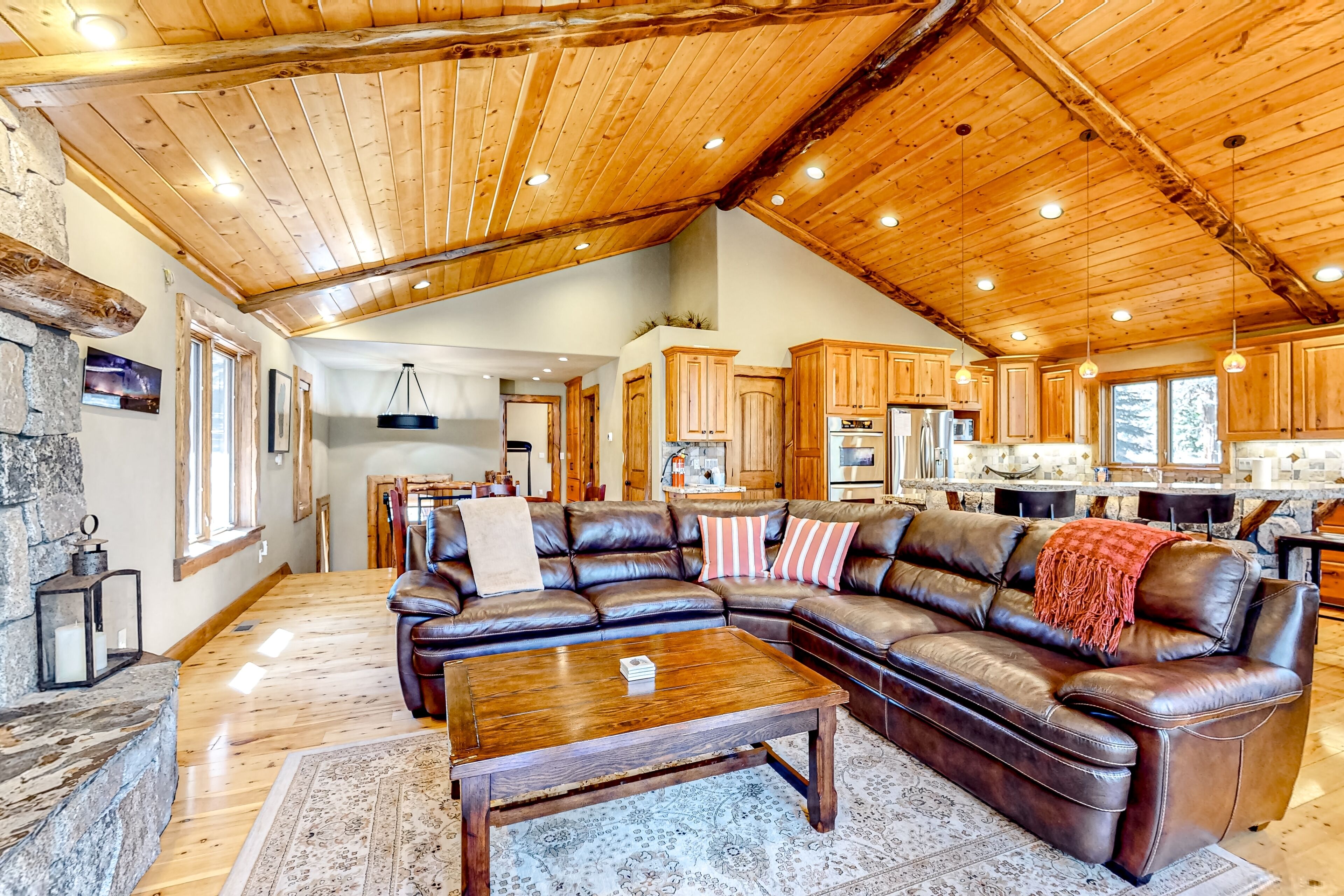 Stunning home with 2 decks & fireplace - walk to town & Moon Dune Beach