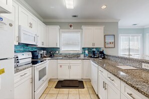 Fridge, microwave, oven, stovetop - Lakefront condo near beach with water views, pool, golf, balcony, clubhouse, AC (Myrtle Beach)