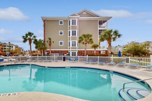 Pool - Lakefront condo near beach with water views, pool, golf, balcony, clubhouse, AC (Myrtle Beach)