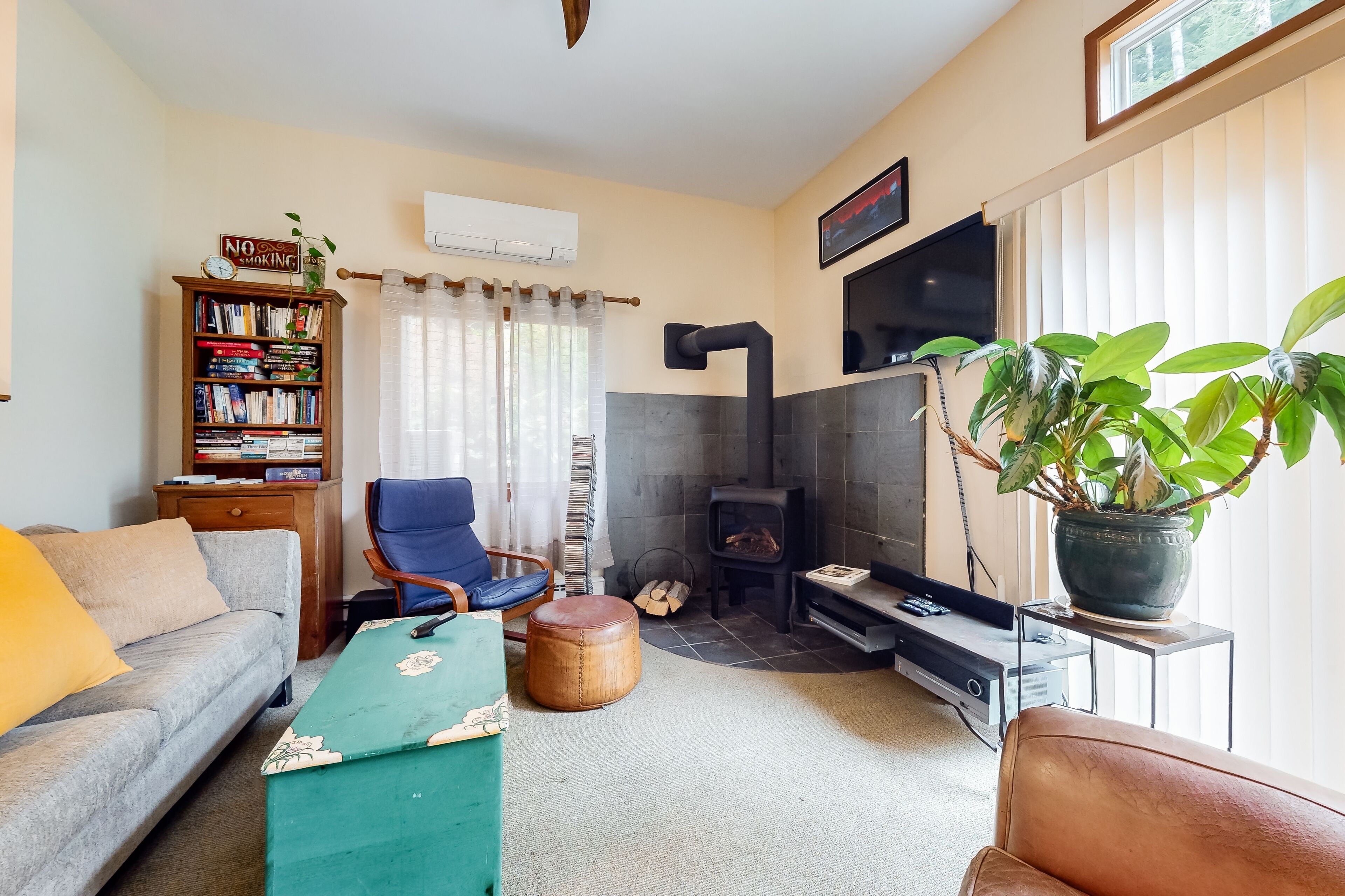 Secluded condo with heated pool, tennis, sauna, gas stove, BBQ area