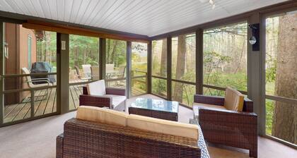 Lakefront cabin with kayaks, firepit, dock & spacious interior