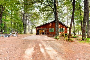 Exterior - Lakefront cabin with kayaks, firepit, dock & spacious interior (Woodruff)