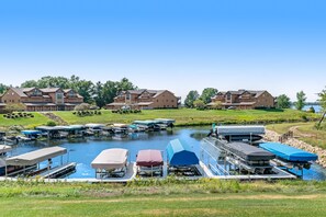 Marina - Golf course-front condo with pool, hot tub, dock, tennis, golf, & private beach (Arkdale)