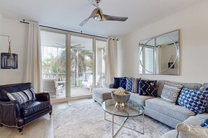 TV - Luxurious condo with on-site pool, private extended balcony, & W/D (Naples)