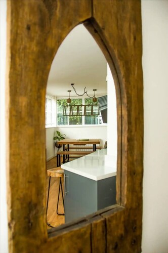 2 Double bedroom Apt in Central Bath with parking

