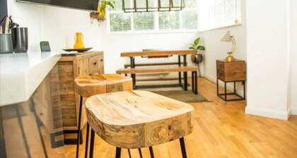 2 Double bedroom Apt in Central Bath with parking