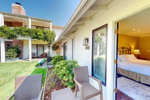 Terrace/patio - Resort condo with heated pool, hot tub, gym, tennis, patio, washer/dryer, AC (Napa)