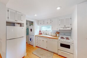 Fridge, microwave, oven, stovetop - Quintessential lakeside cottage with swimming, picnic tables, & mountain view (Meredith)