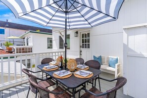 Outdoor dining - Second-story beach cottage with a furnished deck, AC, W/D, & garage parking (Newport Beach)