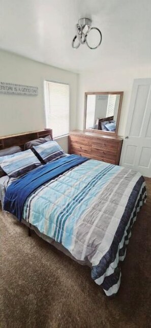 2 habitaciones, tabla de planchar con plancha y wifi gratis 