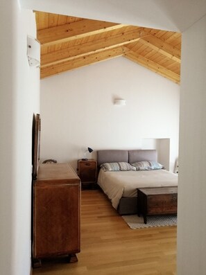 1 chambre, bureau, fer et planche à repasser, Wi-Fi gratuit