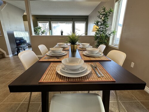 Spacious & Private Retreat near West Edmonton Mall