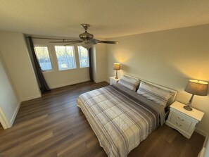 3 bedrooms, desk, iron/ironing board, free WiFi