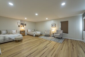 3 bedrooms, free WiFi, bed sheets, wheelchair access - Beautiful Mtn Views, Fire Pit+Grill, Gas Logs, WiFi, Close to Burnsville & AVL! (Burnsville)