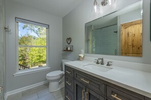 Shower, hair dryer, towels, soap - Beautiful Mtn Views, Fire Pit+Grill, Gas Logs, WiFi, Close to Burnsville & AVL! (Burnsville)