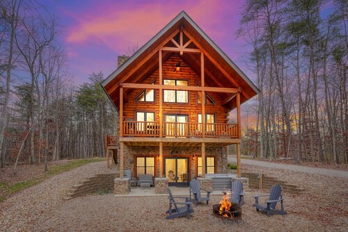 White Tail Ridge: Hot tub, Arcades, Fire pit, + WALK to #1 hike: Old Mans Cave!