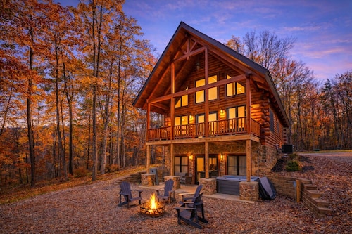 White Tail Ridge: Hot tub, Arcades, Fire pit, + WALK to #1 hike: Old Mans Cave!