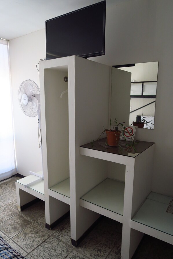 Basic Room | Free WiFi - Hotel Llanito (Aguascalientes)