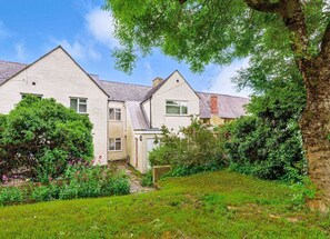 Exterior - Lovely Cotswolds 1 bed nr town centre yet mins from river and countryside walks (Cirencester)