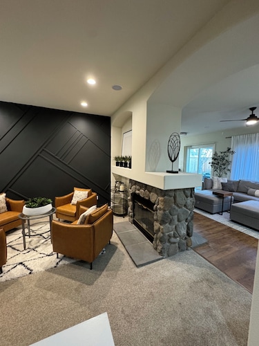 Modern 4b 2bth Roseville Retreat with a spa Near Thunder Valley + The Grounds