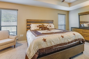 3 bedrooms, iron/ironing board, WiFi, bed sheets - Pleasanton Vacation Rental w/ Private Yard! (Pleasanton)
