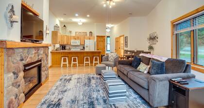 Lake Minocqua Condo w/ Shared Fire Pit!