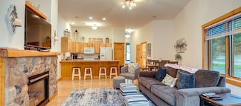 Lake Minocqua Condo w/ Shared Fire Pit!