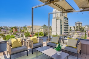 Property grounds - Rooftop w/ Views: Modern Little Italy Townhome (San Diego)