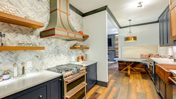 Frigorifero, microonde, forno, lavastoviglie