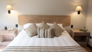 Habitación estándar | Caja de seguridad en la habitación, muebles diferentes y escritorio 