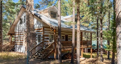 Unique, dog-friendly cabin on the golf course with a fireplace & game room