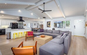 Smart TV, foosball, table tennis - River Front at the River Raven House (Three Rivers)