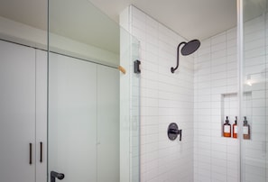 Douche, articles de toilette écologiques, sÚche-cheveux
