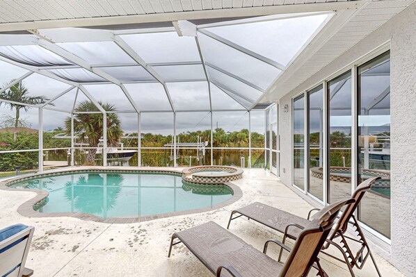A heated pool - Spacious home with private pool, spa, patio, grill, AC, & W/D (Port Charlotte)