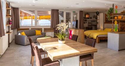 Loft Scarpa surrounded by greenery