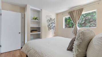 3 bedrooms, desk, iron/ironing board, travel crib