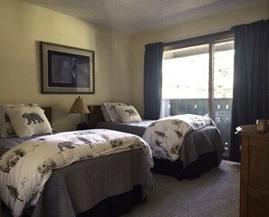 4 bedrooms, iron/ironing board, WiFi, bed sheets