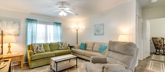 Weeki Wachee Home w/ Fire Pit: 13 Mi to Ocean!