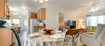 Weeki Wachee Home w/ Fire Pit: 13 Mi to Ocean!