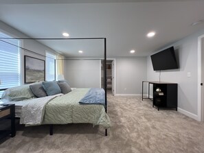 5 bedrooms, iron/ironing board, WiFi, bed sheets - 5BR 4B Huge Space with Game Barn (Greenville)