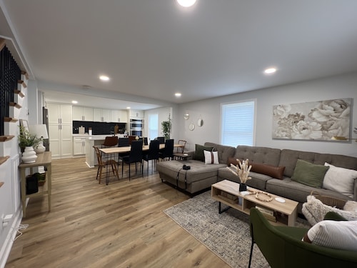 5BR 4B Huge Space with Game Barn